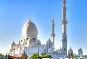 Visit the Sheikh Zayed Grand Mosque